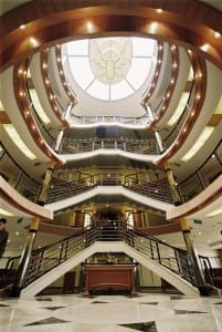 Cruise-Lobby