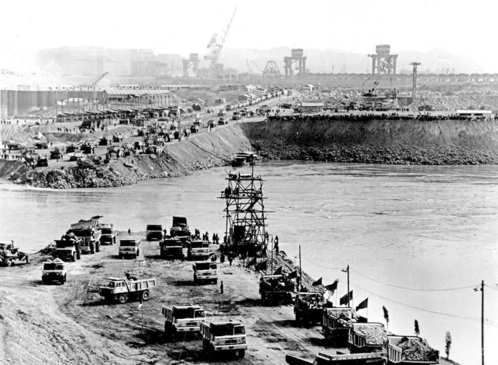 Gezhouba Dam Construction - Closure of the Main Channel of the Yangtze River